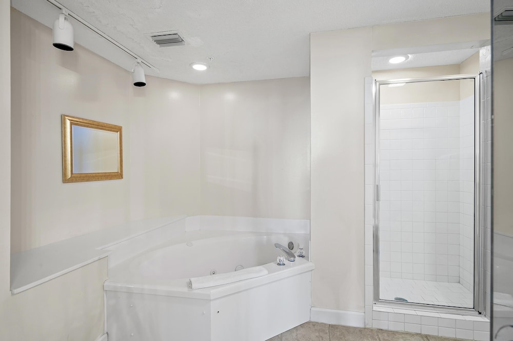 Inn at Crystal Beach 611