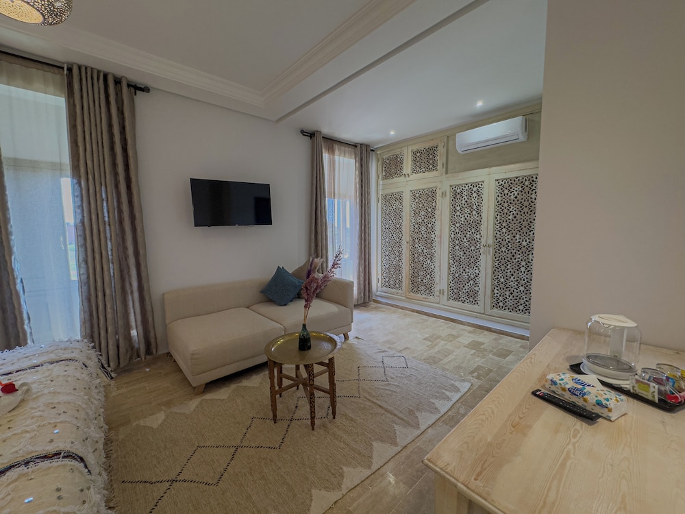 Riad Tonaroz Gold