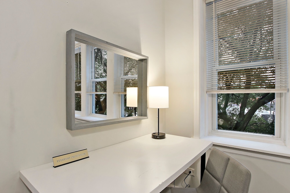 Cozy 2BR Apt - Sunnyside 2E