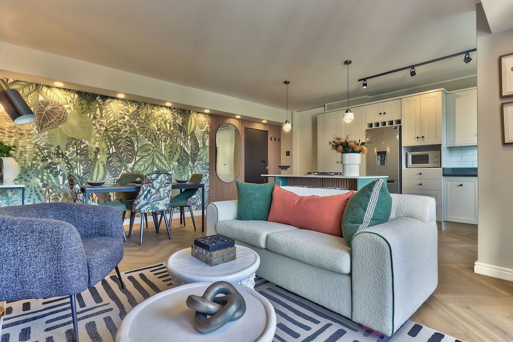 437 St Martini Gardens