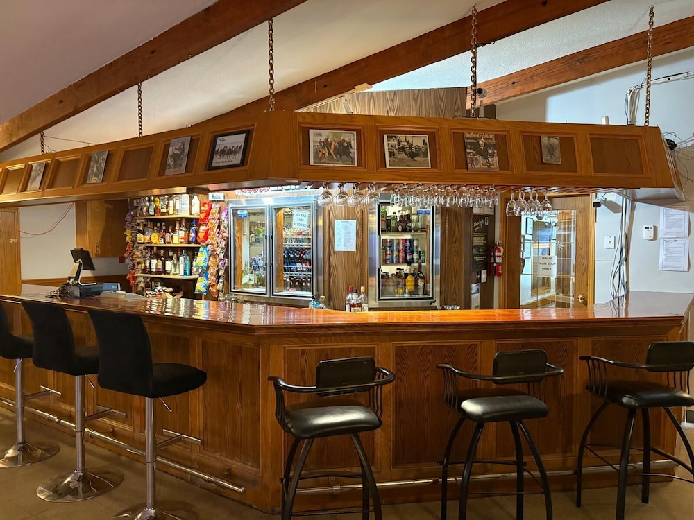 Maple Creek Motor Inn