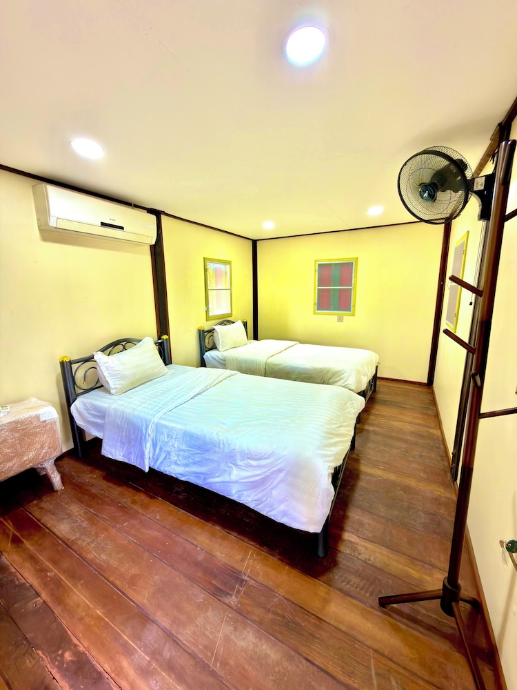 Dalasone Pool Villas