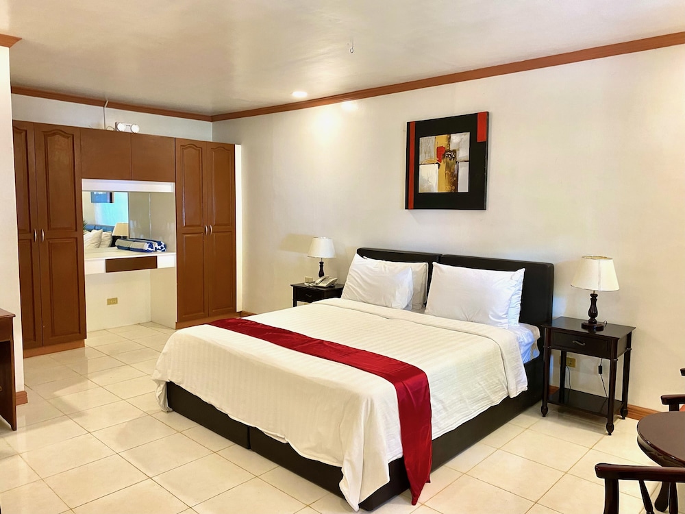 Anda White Beach Resort 24