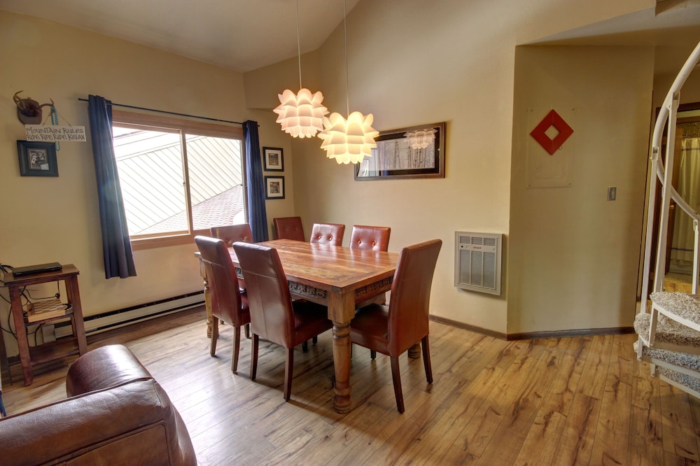 Flying Dutchman 1137 by SummitCove Vacation Lodging