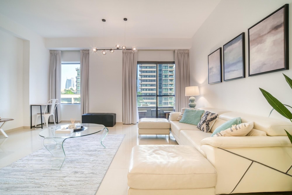 JBR Gem Spacious 1BR Apt With Balcony