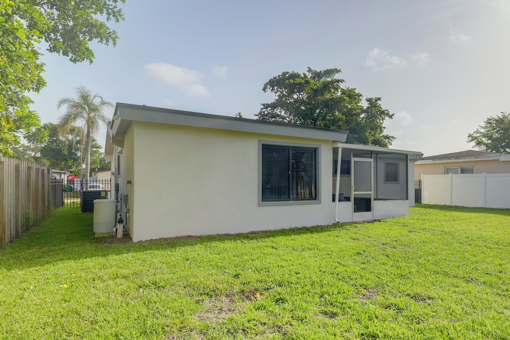 3 Mi to Hard Rock Stadium: Retreat w/ Private Yard