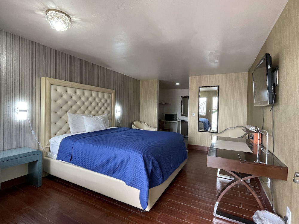 Crown Motel