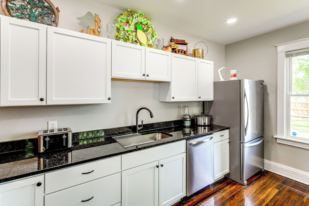 4 Mi to Dtwn Omaha: Spacious Home w/ Fenced Yard!