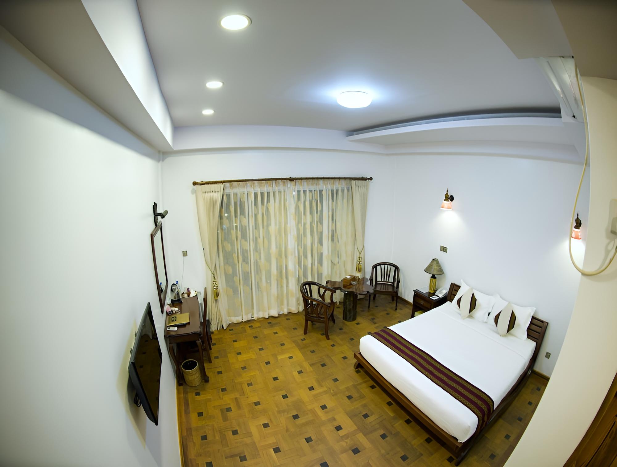 Yadanarpon Dynasty Hotel