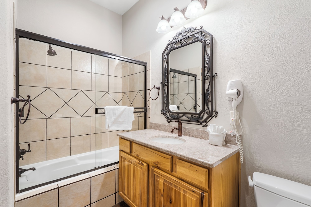Blue Bird by Lake Escape - Near Silver Dollar City view 5