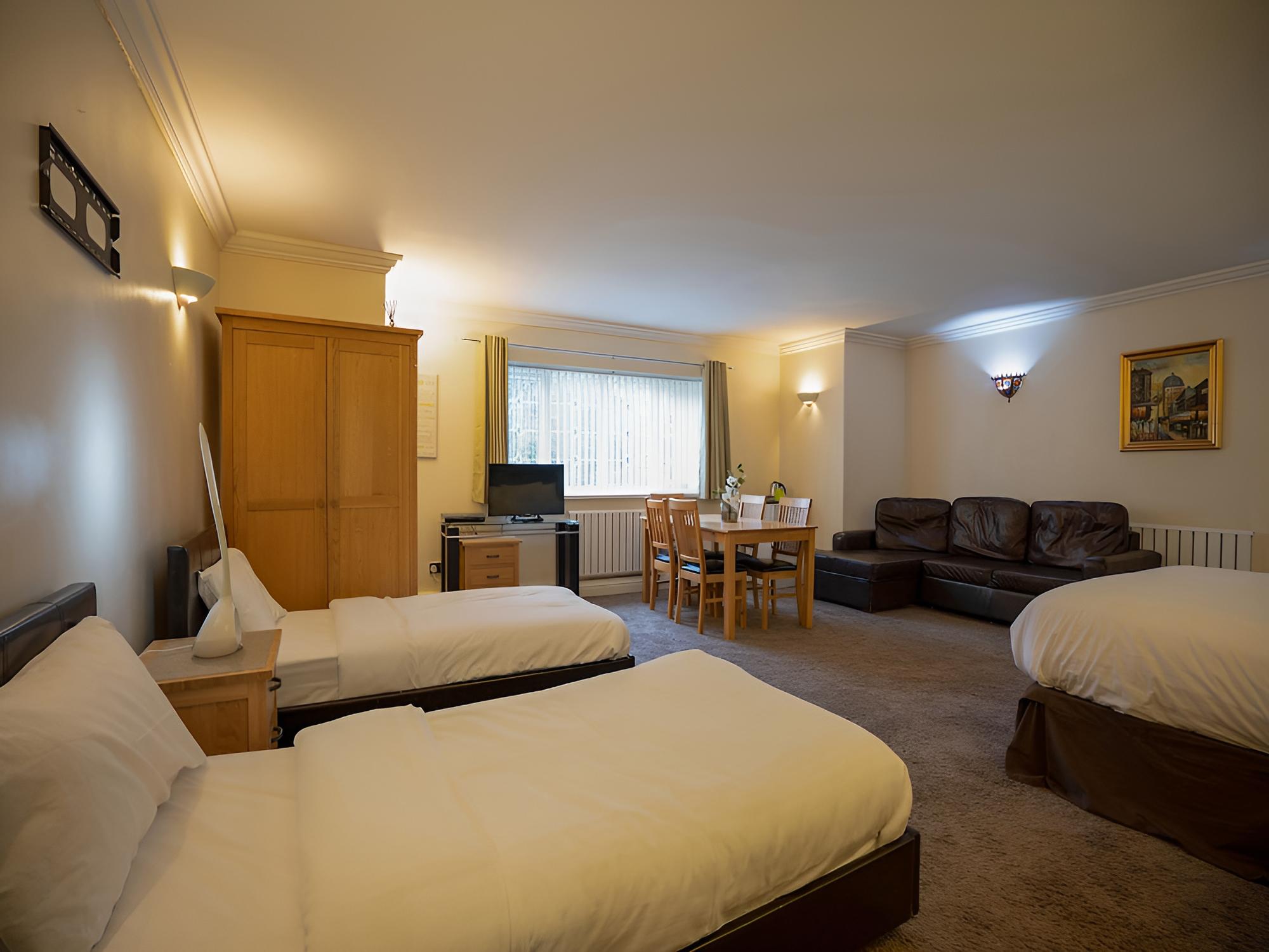 OakCroft GuestHouse Manchester Airport