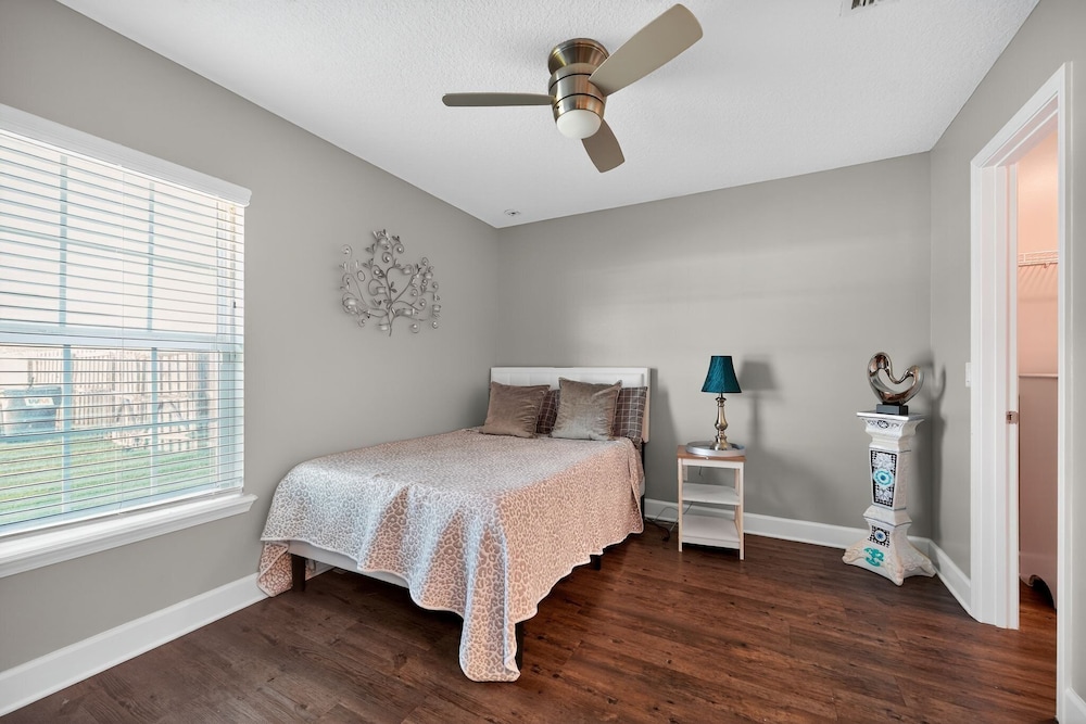 Floridays Manor 4 Bedroom Home