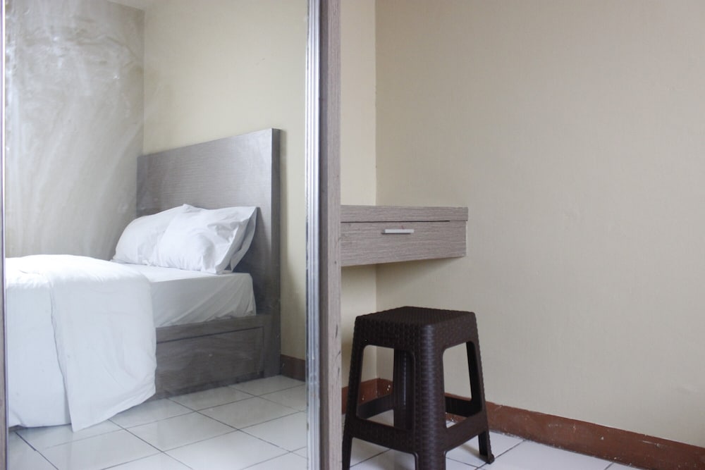 Minimalist 3BR Gateway Cicadas Ahmad Yani Apartment view 3