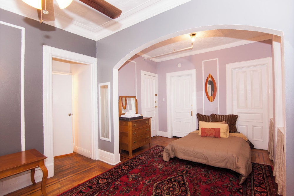 New York City Vacations - Saint Nicholas Inn Guesthouse - Property Image 13