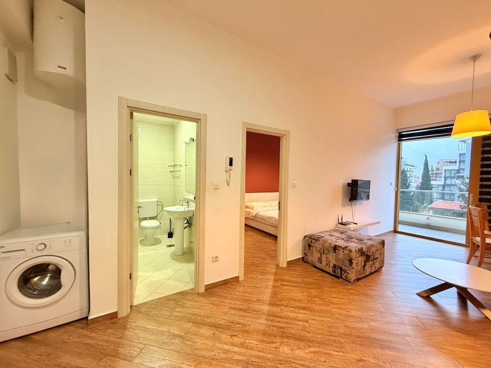 Orange Central Suites