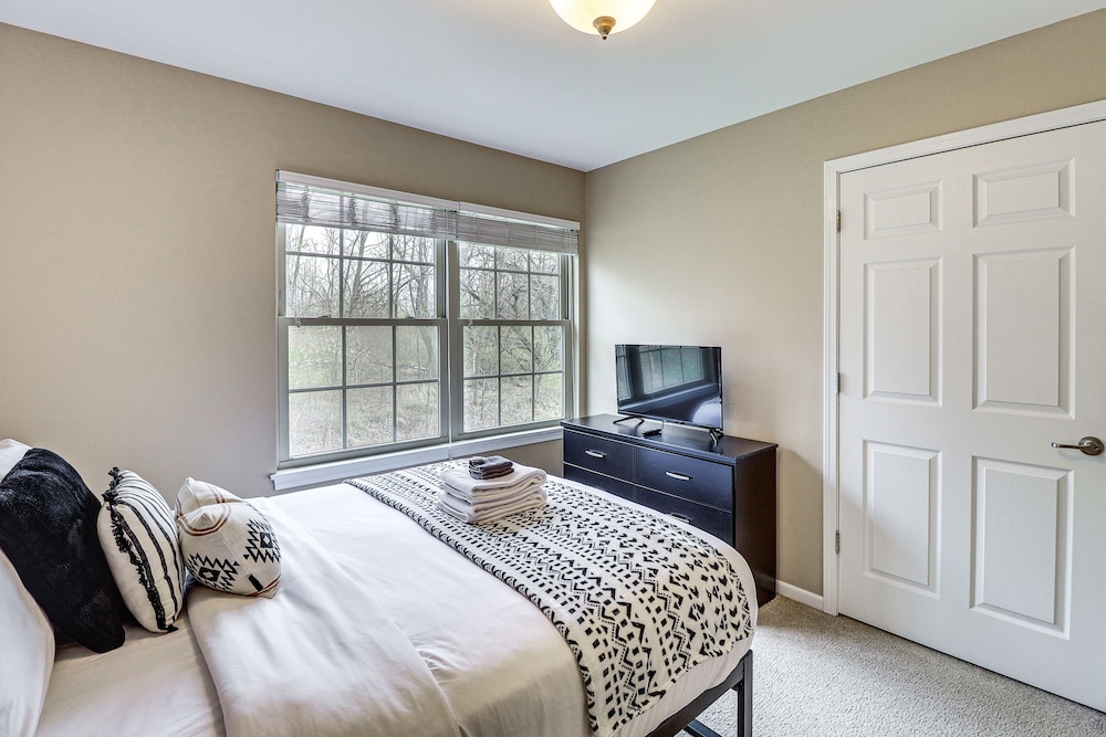Pittsburgh Vacations - Family-friendly Townhome: 16 Mi to Pittsburgh! - Property Image 4