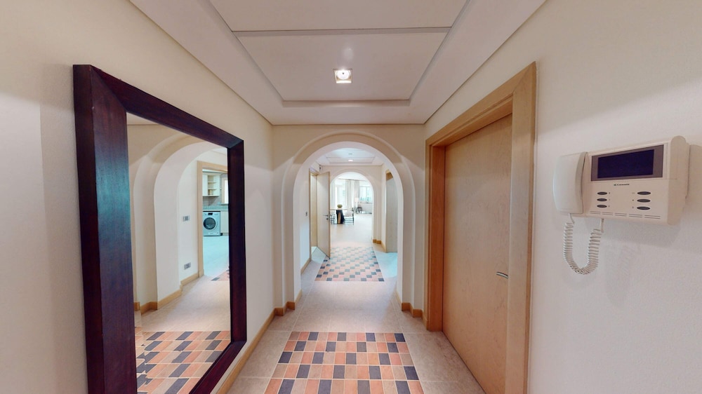 Al Dabas Beach Views 3BD Sleeps 6 Beachfront Beach Pool Access