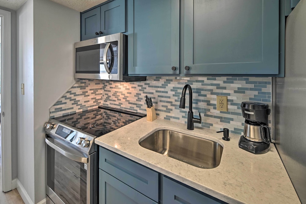 Myrtle Beach Condo: Resort Pool & Lazy River! view 4