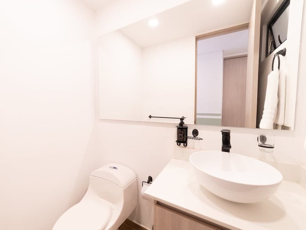 Panoramic 3 BR w/ Balcony in Laureles Medellín