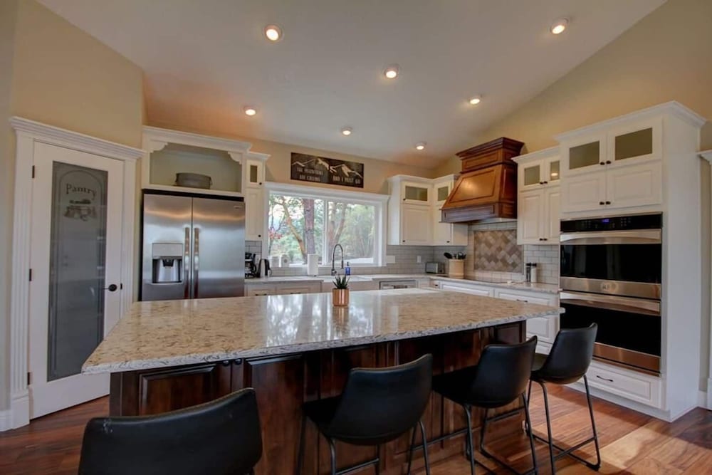 Jacksonville Mountain Retreat