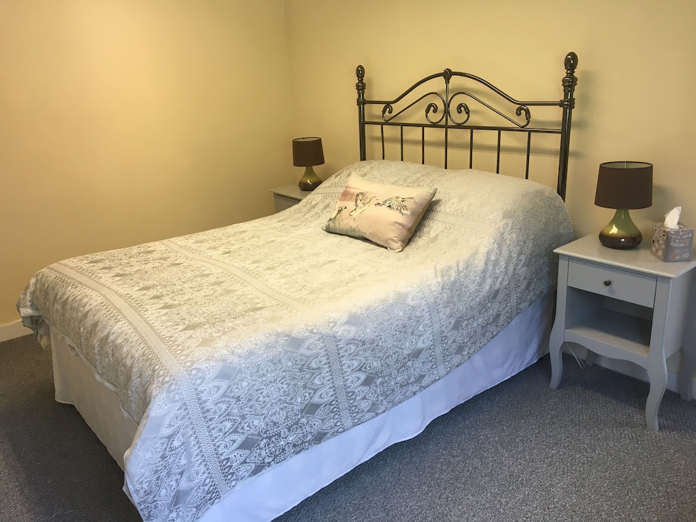 Charming 1-bedroom Apartment Near South Downs