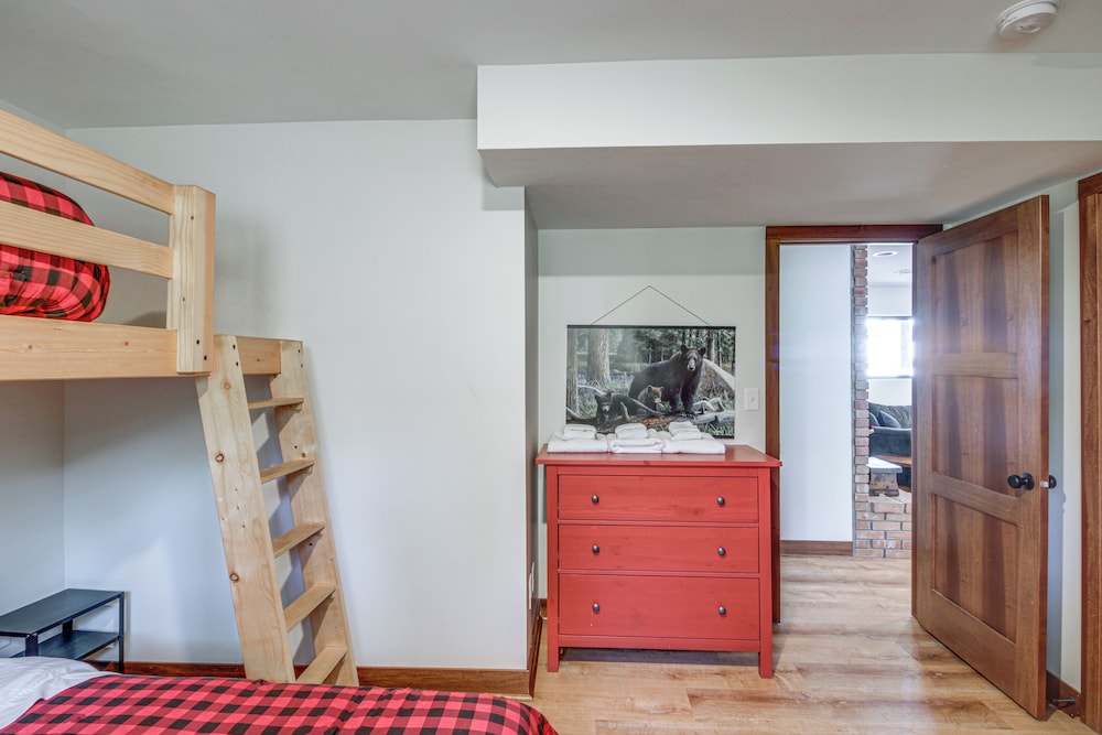 Private Beach & Dock: White Sand Lake Retreat!