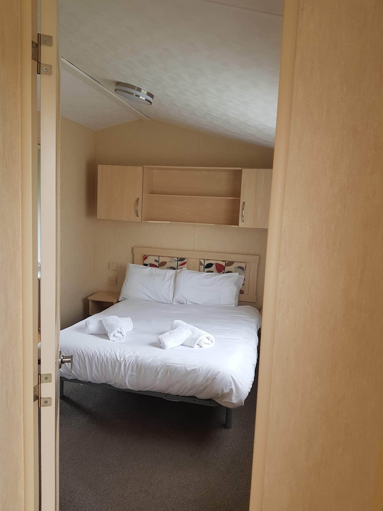 2br-pool-garden-parking-wifi-sleeps6 view 5