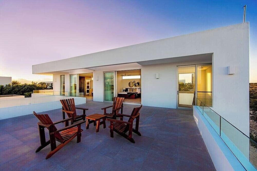 2bdr Beachside Vacation Villa, Hotel Amenities v6