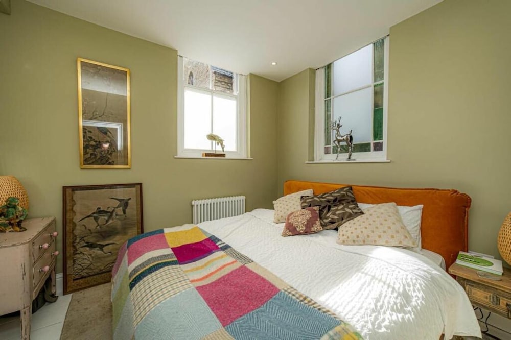 Beautiful 3-bed House in Ash Near to Deal Kent view 2
