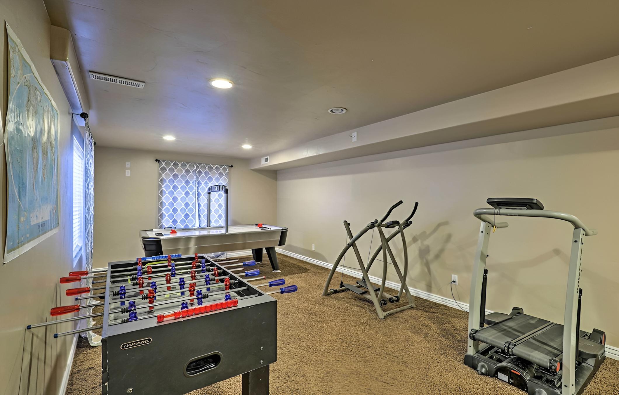 Salem House w/ Sauna, Piano, & Game Room! view 5