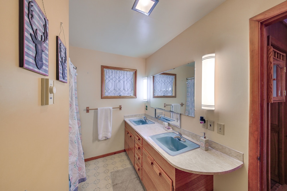 Sandpoint Vacations - 12 Mi to Schweitzer: Spacious Home w/ Deck! - Property Image 22