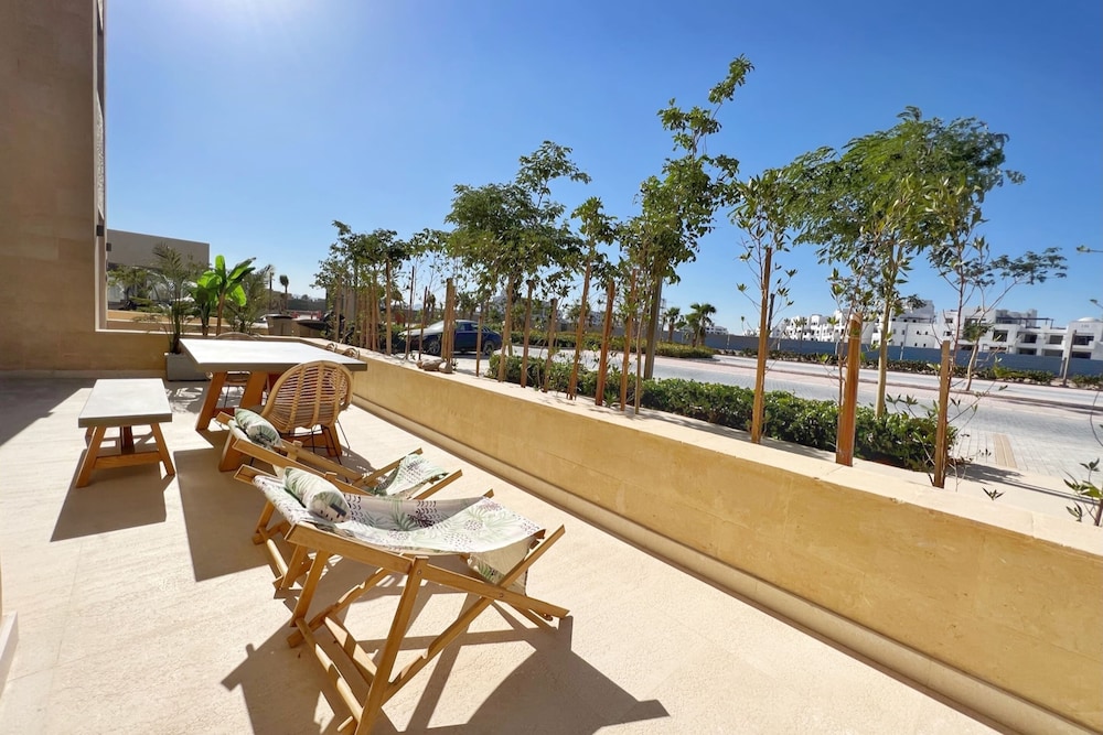 Xuru Stays I Sparky & Summery 2 BDR @ Mangroovy Free Beach & Pool Access