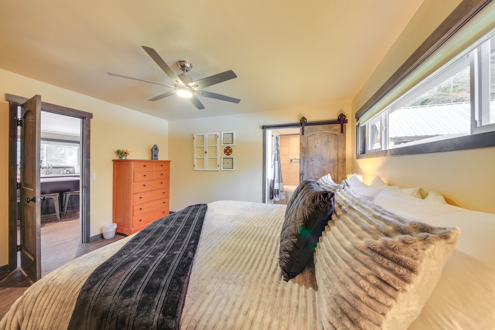 Sandpoint Vacations - Scenic Priest Lake Vacation Rental: Deck  Views! - Property Image 3