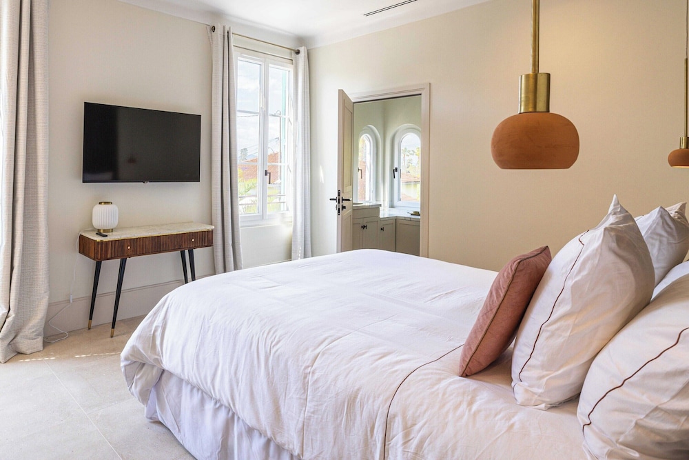 Luxurious Villa With Heated Pool 5br/10p - Cannes view 2