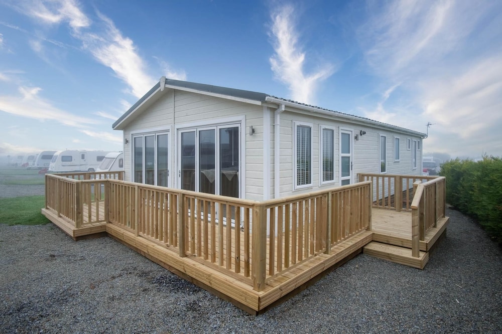 Swallow Lodge - 3 Bedroom Lodge - Wisemans Bridge