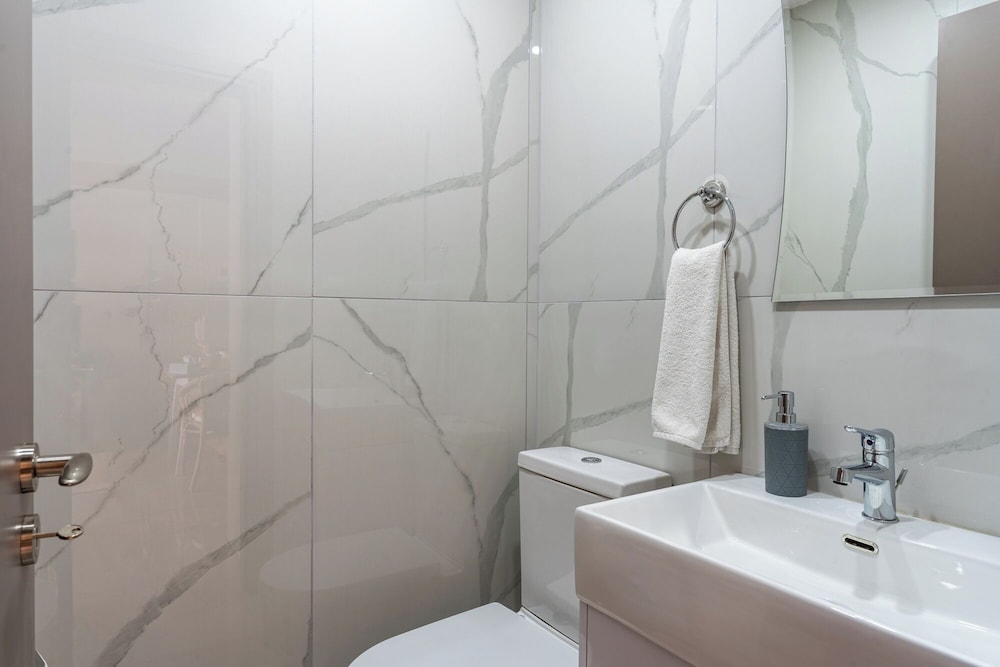 Sundrop 1-Bedroom Apartment in Larnaca