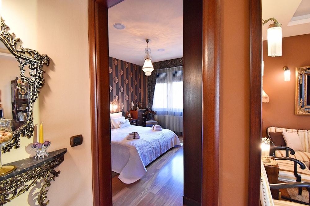 President Suite Apartment photo 2