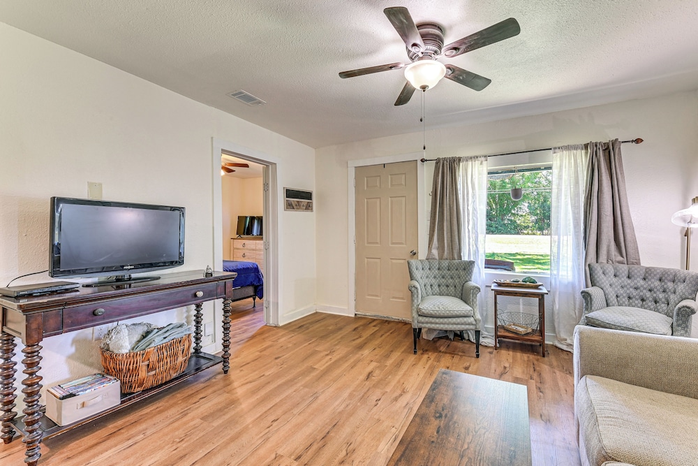 Pet-friendly Home w/ 1-acre Yard in Aubrey