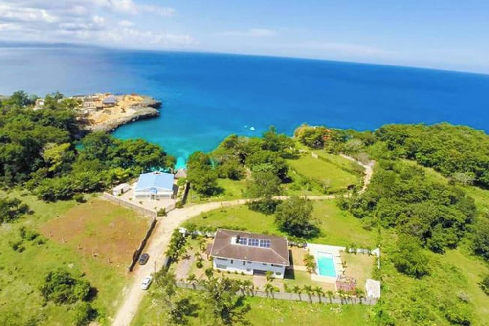Natural Pool Villa Perfect for Families