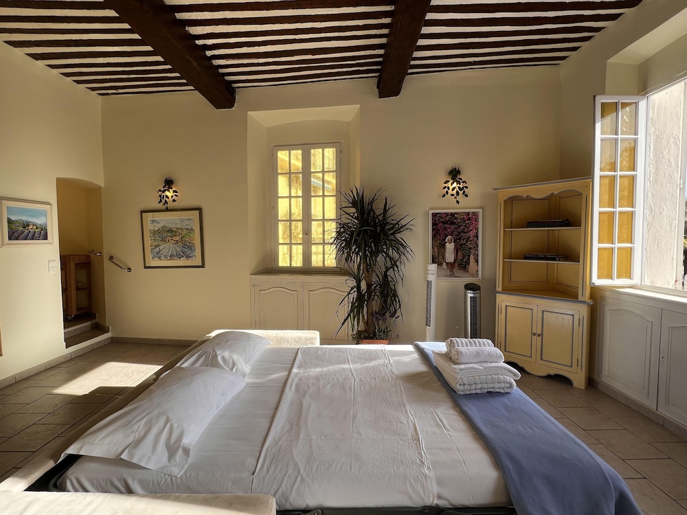 Very Charming Studio Apartment on Port in Cannes a Short Walk to Palais With Aircon and Internet - 411