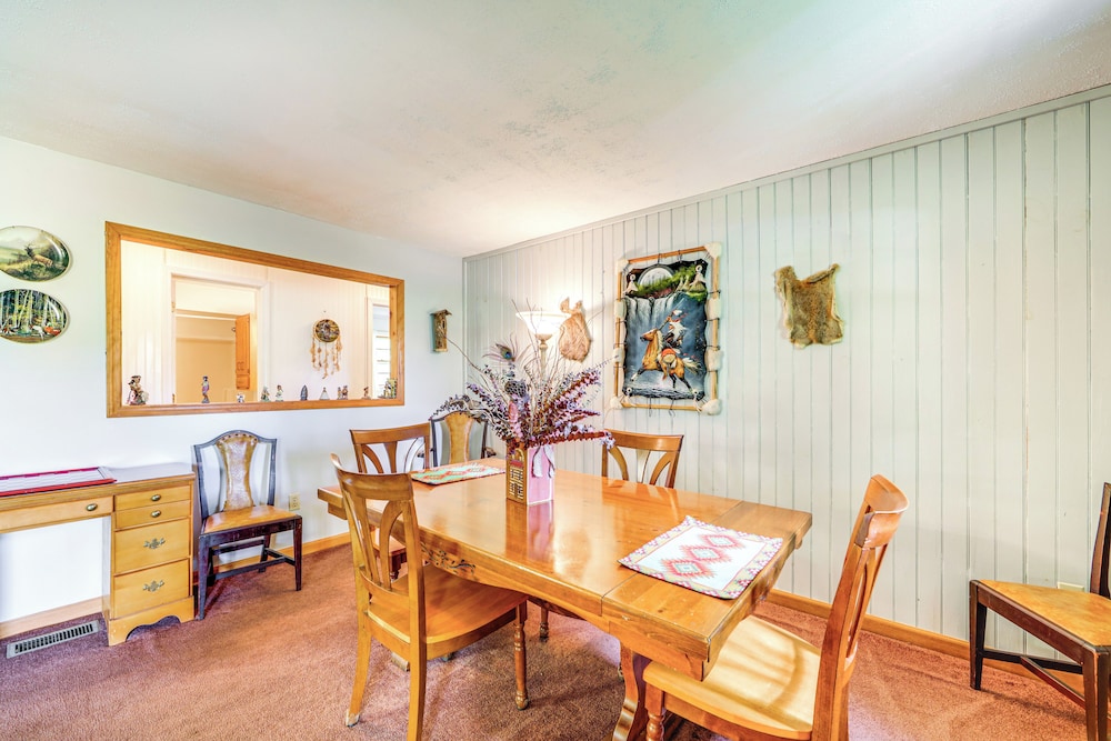 5 Mi to Lake Junaluska: Mtn Haven w/ Deck!