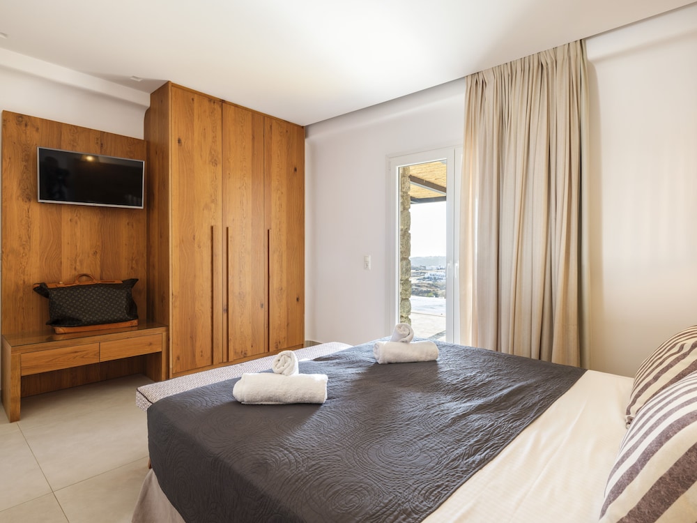 Evi Suites & Villas