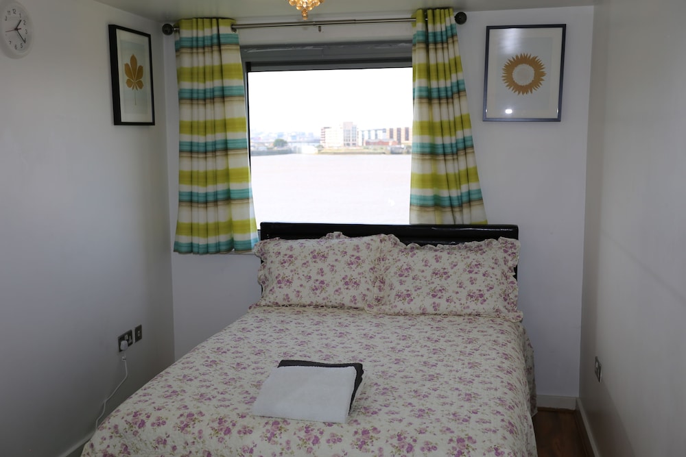 2 Beds Riverview HillHouse Apartment