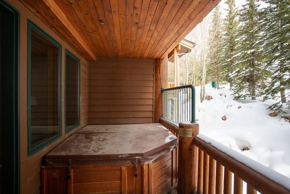 Sterling Lodge at Deer Valley Resort - Three Bedroom Condo with Hot Tub #108 3 Condo