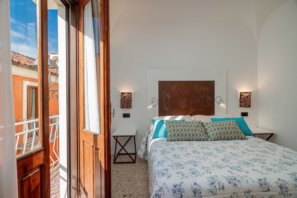 Sorella Luna Room Boutique