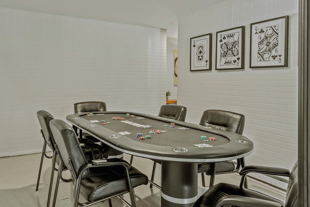 Mountain Mindset by Avantstay Pool Hot Tub Game Room Firepit