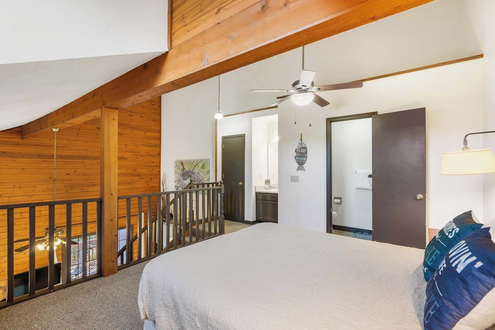 Rustic Shore Cabin Stay for 6