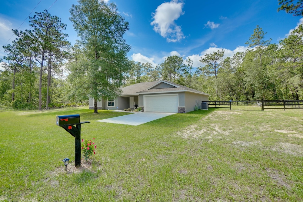 Pet-friendly Home w/ Fenced Yard in Dunnellon