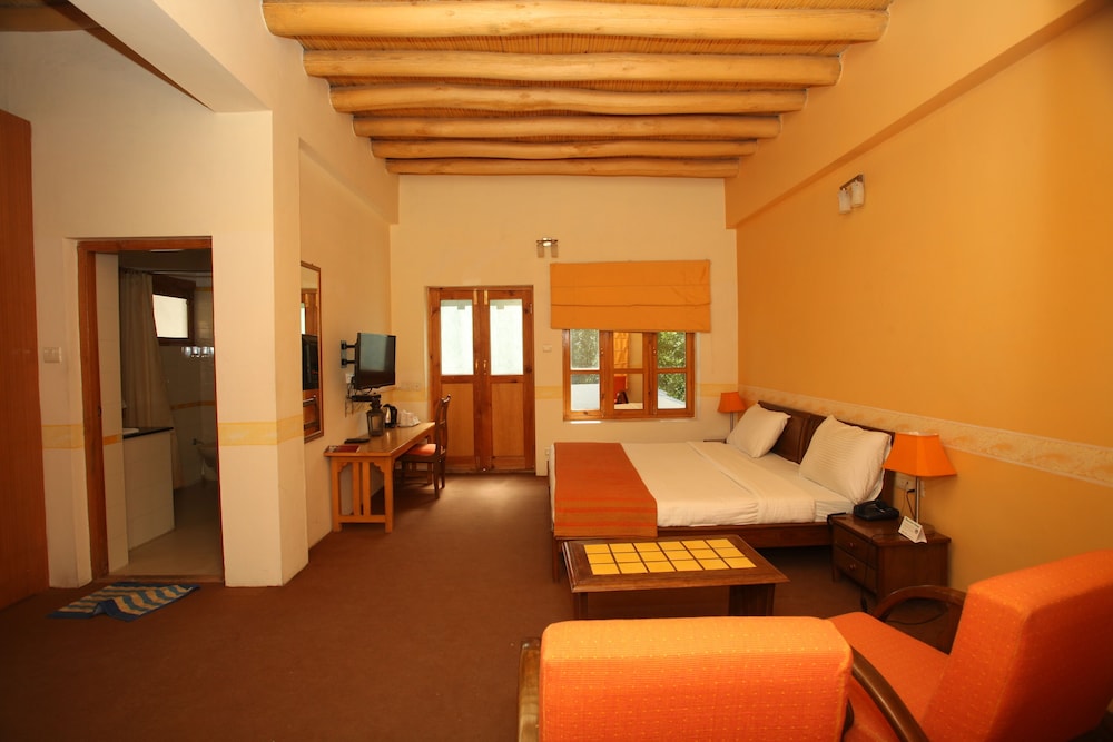 Lha - Ri - Sa Resort