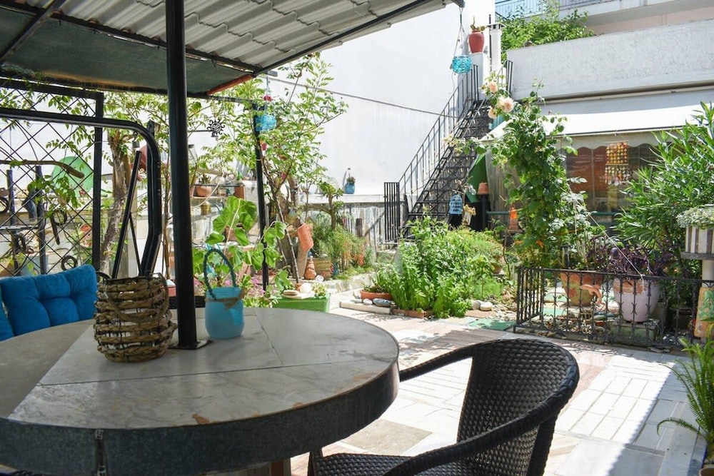 Urban Seaside Oasis - Adriana s Garden Paradise